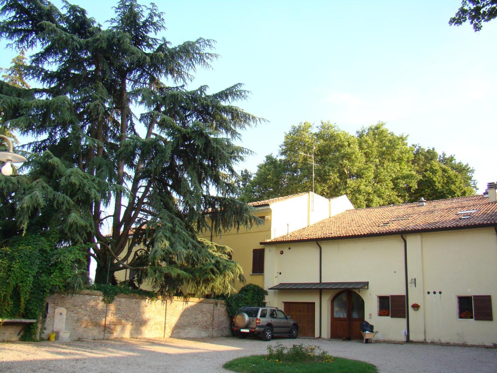 Villa Schiavi Sermide Luaran gambar