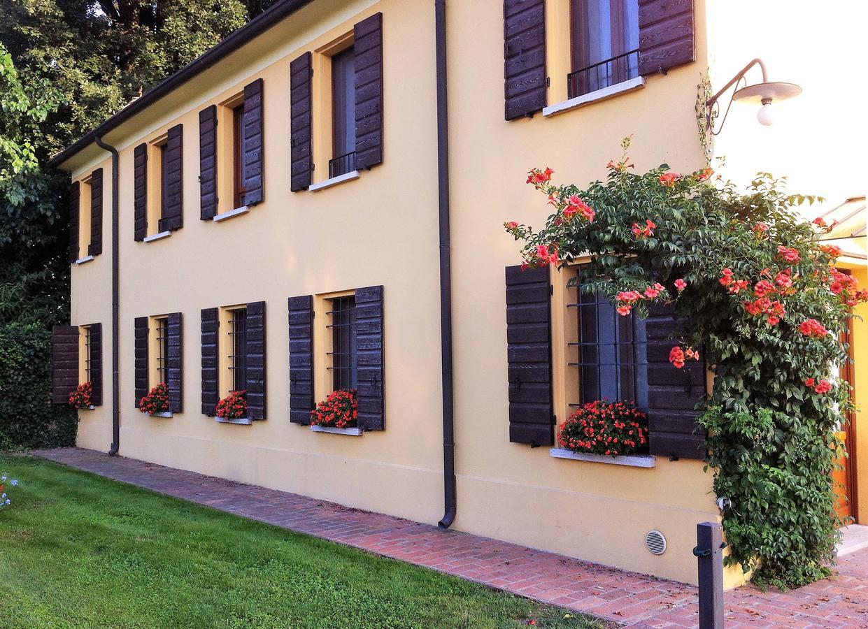 Villa Schiavi Sermide Luaran gambar