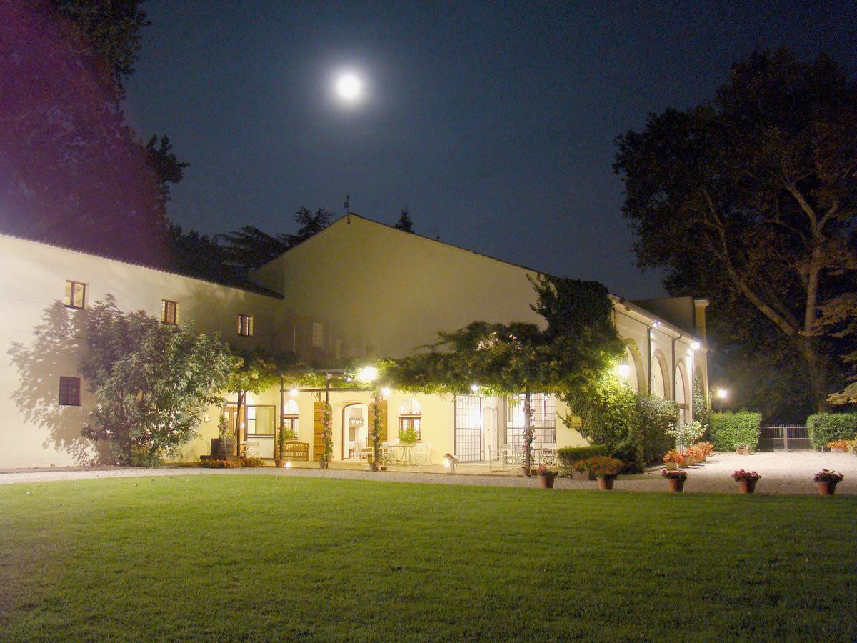 Villa Schiavi Sermide Luaran gambar